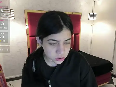 Snapshot of Violet_m chatting on October 18, 2025, 11:33 am Violet m online show from October 18, 2025, 11:33 am