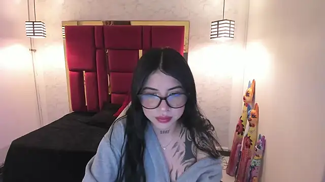 Snapshot of Violet_m chatting on October 26, 2025, 12:44 pm Violet m online show from October 26, 2025, 12:44 pm