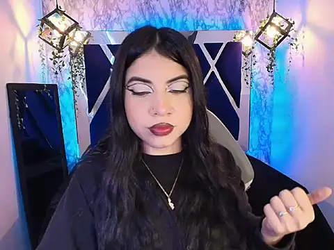 Snapshot of Violet_m chatting on November 5, 2025, 1:33 pm Violet m online show from November 5, 2025, 1:33 pm