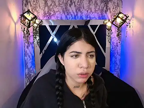 Snapshot of Violet_m chatting on November 7, 2025, 12:05 pm Violet m online show from November 7, 2025, 12:05 pm