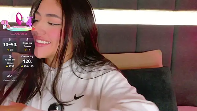 nicolle pierce online show from November 17, 2025, 1:28 pm