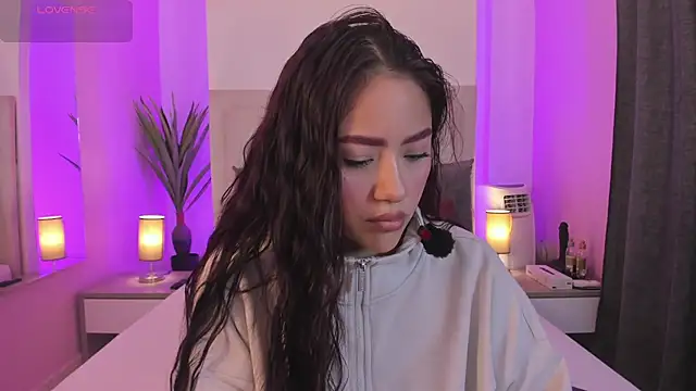 nicolle pierce online show from March 25, 2026, 12:11 pm