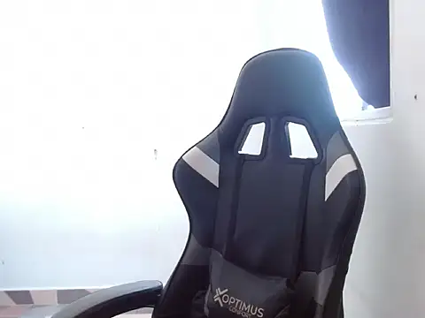 Snapshot of Hard_innocence chatting on November 6, 2025, 3:57 pm Hard innocence online show from November 6, 2025, 3:57 pm