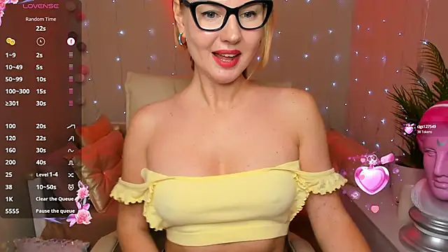 Snapshot of Angel_Nikole chatting on December 7, 2024, 1:58 am Angel Nikole online show from December 7, 2024, 1:58 am