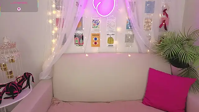 Snapshot of Angel_Nikole chatting on October 3, 2025, 1:24 am Angel Nikole online show from October 3, 2025, 1:24 am