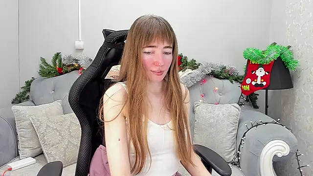 MillicentFarrell online show from December 23, 2024, 2:07 pm