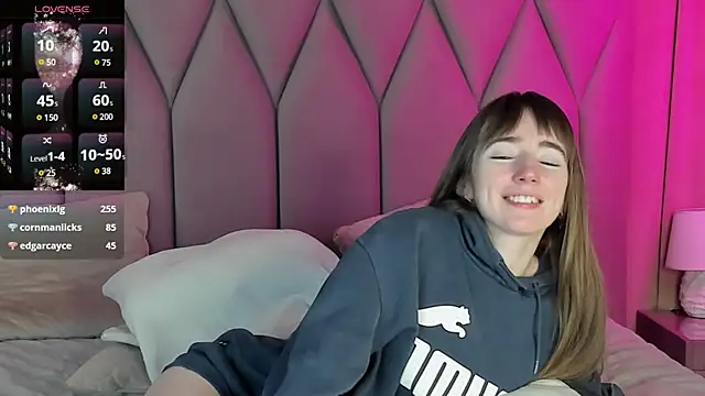 MillicentFarrell online show from February 4, 2025, 10:02 pm