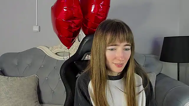 MillicentFarrell online show from February 6, 2025, 2:26 pm