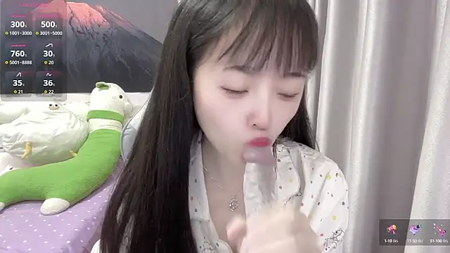Mia-6688 online show from September 24, 2025, 4:43 pm