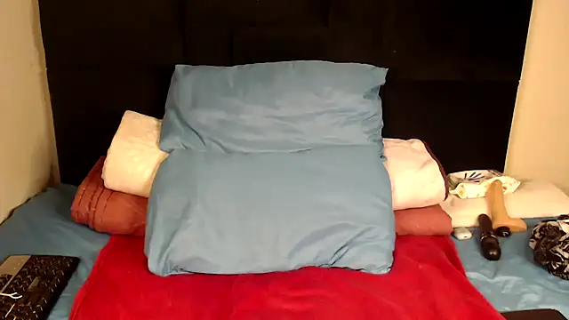 Busty-Londie online show from November 28, 2025, 7:49 pm