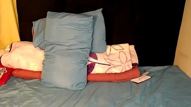 Snapshot of Busty-Londie chatting on February 2, 2026, 7:34 pm Busty-Londie online show from February 2, 2026, 7:34 pm