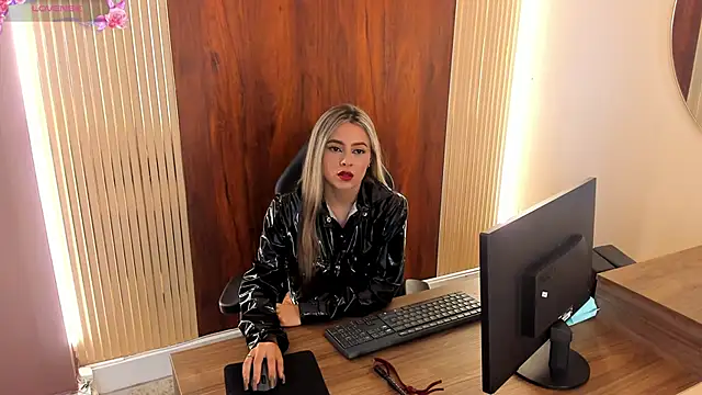 miacarperr1 online show from January 29, 2025, 8:35 pm