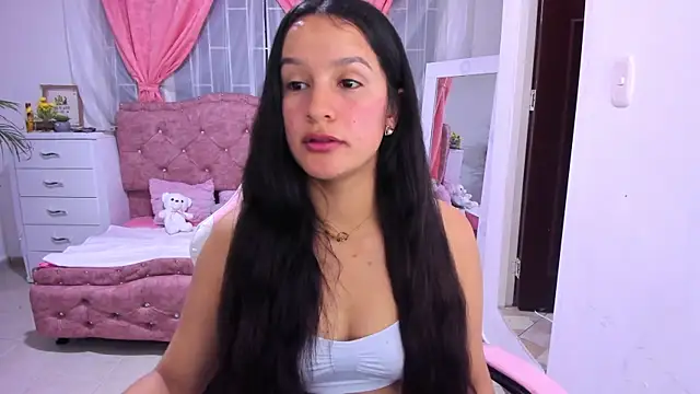 briandah  online show from October 13, 2025, 9:42 am