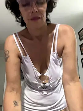 Snapshot of MireyaTorresGu chatting on November 5, 2025, 1:49 am MireyaTorresGu online show from November 5, 2025, 1:49 am