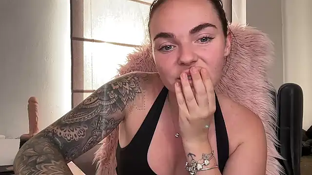 yorkshiregal online show from March 10, 2025, 4:46 pm