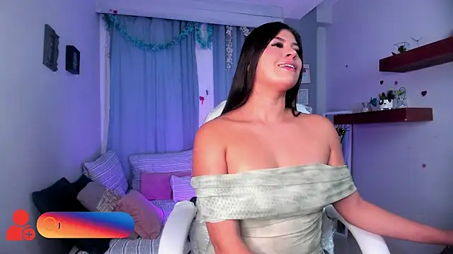 MiaDlucca online show from October 17, 2025, 9:39 pm