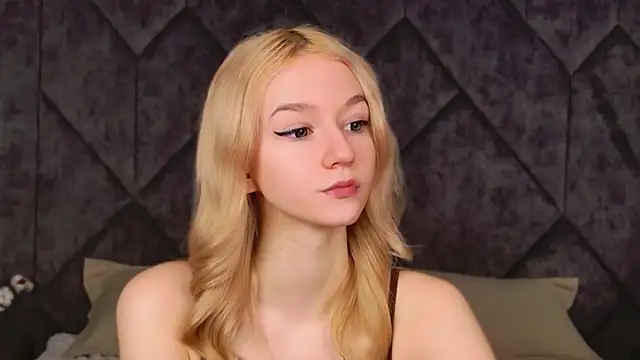 Snapshot of NaomiLoys chatting on March 6, 2026, 3:41 pm NaomiLoys online show from March 6, 2026, 3:41 pm