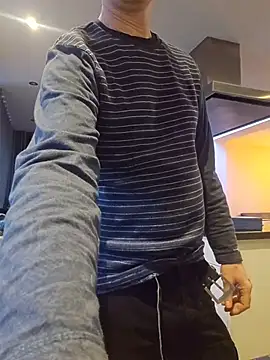 Hectorthyssen1 online show from April 17, 2026, 4:37 am