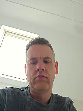 Hectorthyssen1 online show from May 15, 2026, 11:17 am