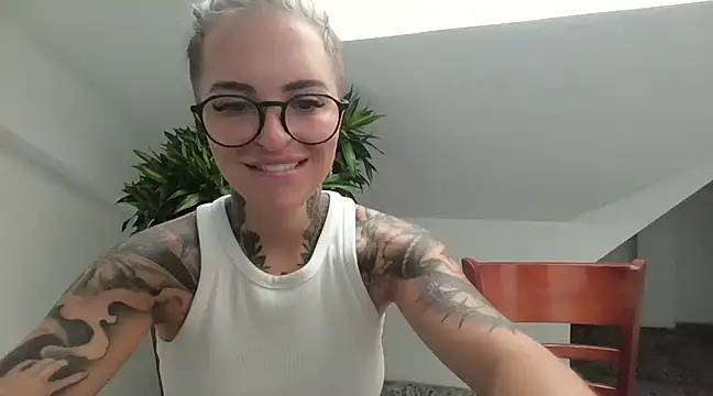 Snapshot of Alexandersonxo chatting on March 23, 2025, 1:53 am Alexandersonxo online show from March 23, 2025, 1:53 am
