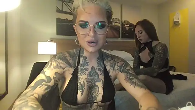 Snapshot of Alexandersonxo chatting on September 19, 2025, 1:56 pm Alexandersonxo online show from September 19, 2025, 1:56 pm