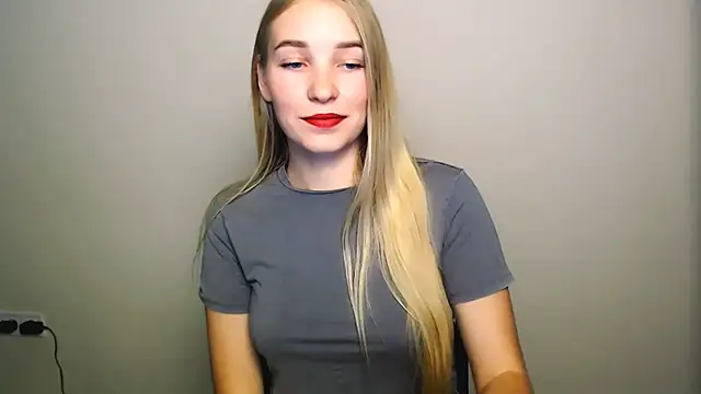 Snapshot of Queen_ofLove chatting on October 23, 2025, 9:46 pm Queen ofLove online show from October 23, 2025, 9:46 pm