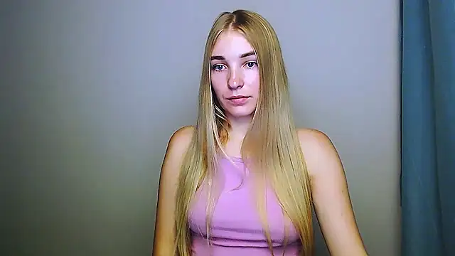 Snapshot of Queen_ofLove chatting on November 23, 2025, 8:19 pm Queen ofLove online show from November 23, 2025, 8:19 pm