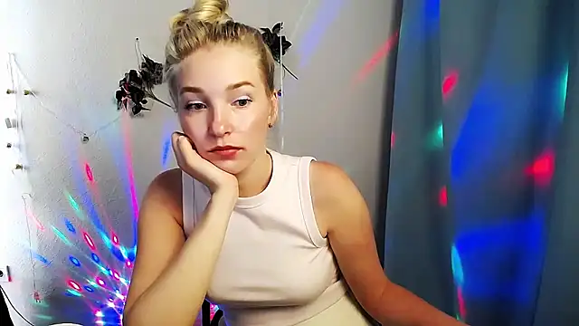 Queen ofLove online show from May 24, 2026, 11:04 am