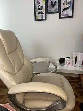 mariaan m  online show from April 21, 2026, 10:45 pm