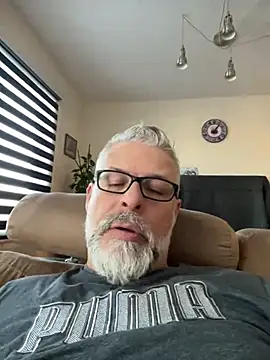 Snapshot of Silverfoxxx-73 chatting on December 22, 2024, 7:10 pm Silverfoxxx-73 online show from December 22, 2024, 7:10 pm