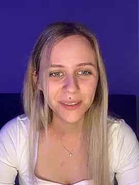 lunawolf21 online show from December 23, 2025, 7:28 am