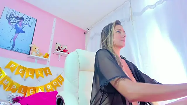 vivianne scott online show from December 27, 2024, 6:42 pm