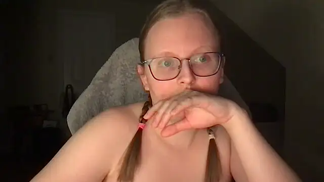 lexie lilacs online show from February 28, 2025, 3:48 am