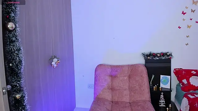 AndreaVelasco online show from December 19, 2025, 9:11 pm