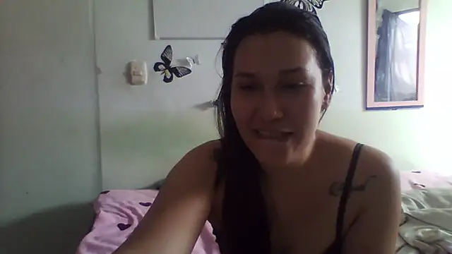 luxandracon23 online show from February 2, 2025, 5:48 pm
