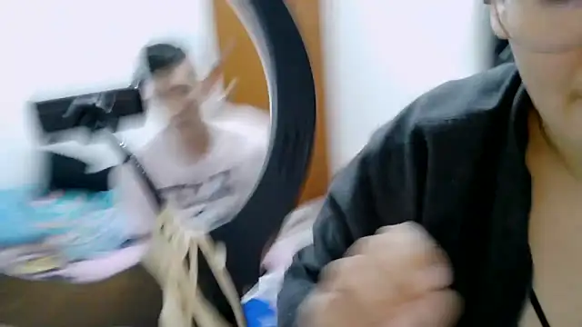 luxandracon23 online show from January 7, 2026, 7:33 am