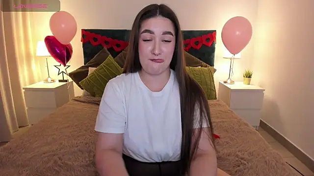 Snapshot of Aria_Blisss chatting on February 19, 2025, 12:44 pm Aria Blisss online show from February 19, 2025, 12:44 pm