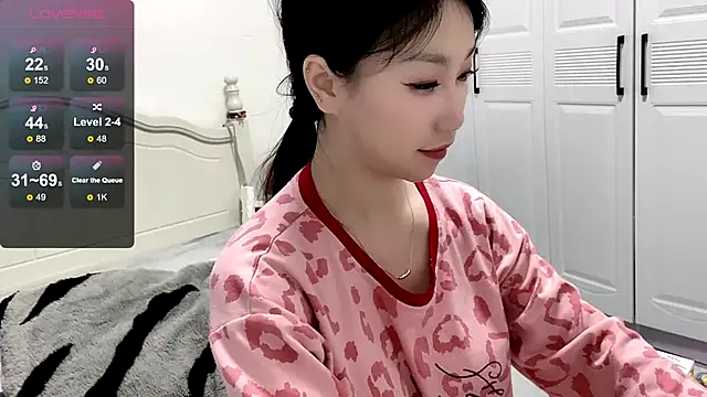 MMiao-66u online show from February 3, 2025, 12:03 pm