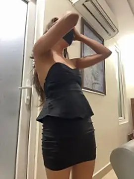 Lunaxx001 online show from April 8, 2026, 9:53 am