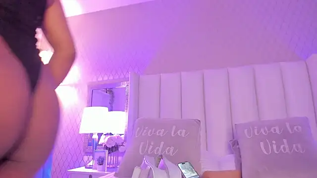 SophiaSmiiths  online show from December 17, 2025, 10:05 pm