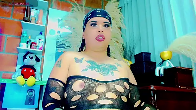 nauthyvalentina online show from February 14, 2026, 4:37 pm