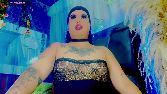 nauthyvalentina online show from April 19, 2026, 1:43 pm