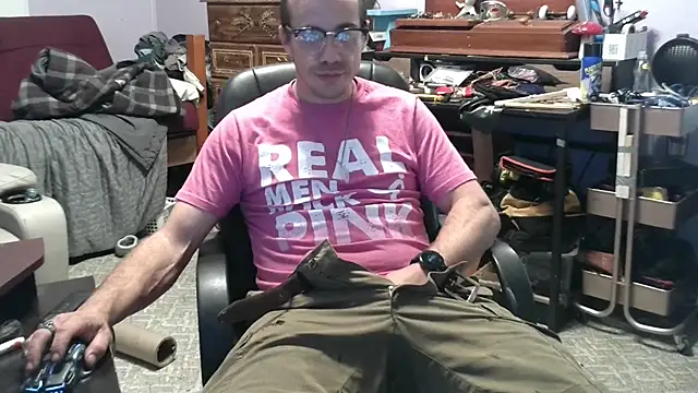 ScubaStevex online show from October 28, 2025, 5:48 pm