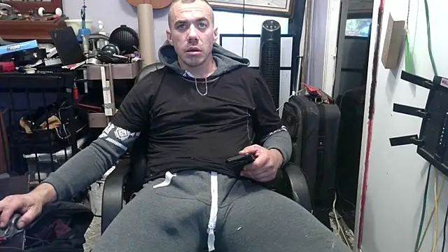 ScubaStevex online show from November 7, 2025, 4:29 pm