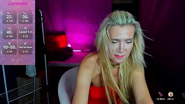 Snapshot of Luna__Lewis chatting on December 4, 2024, 8:23 am Luna Lewis online show from December 4, 2024, 8:23 am