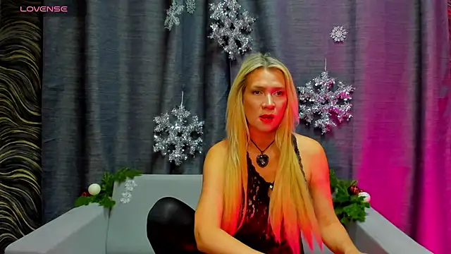 Snapshot of Luna__Lewis chatting on December 30, 2024, 8:32 am Luna Lewis online show from December 30, 2024, 8:32 am