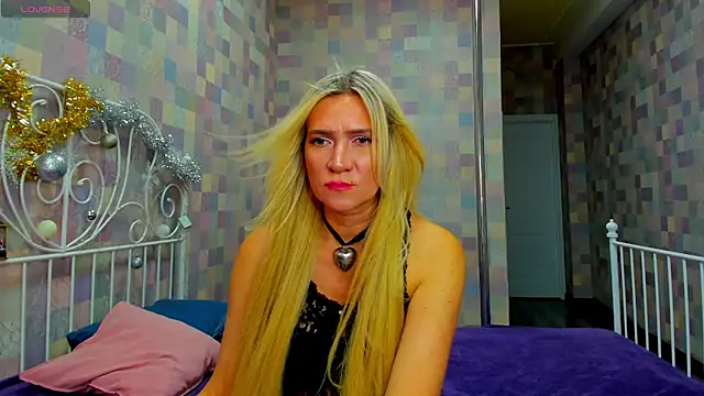 Snapshot of Luna__Lewis chatting on January 8, 2025, 8:06 am Luna Lewis online show from January 8, 2025, 8:06 am