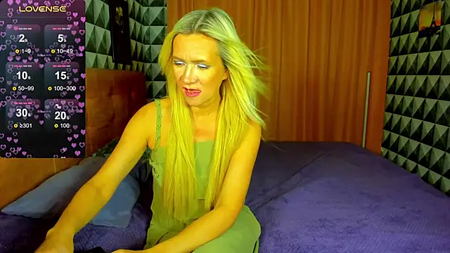 Snapshot of Luna__Lewis chatting on January 25, 2025, 2:03 pm Luna Lewis online show from January 25, 2025, 2:03 pm