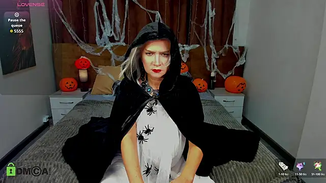 Luna  Lewis online show from October 31, 2025, 9:10 am