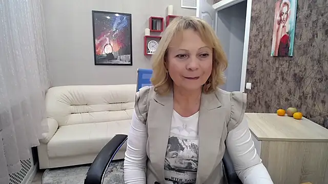 Snapshot of Milla_Cutie18 chatting on February 5, 2025, 8:32 am Milla Cutie18 online show from February 5, 2025, 8:32 am